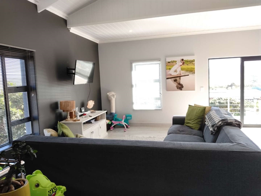 To Let 3 Bedroom Property for Rent in Fraaiuitsig Western Cape